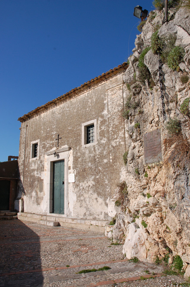 3 .Le colline di Taormina:Aphyllophorales e molto altro.