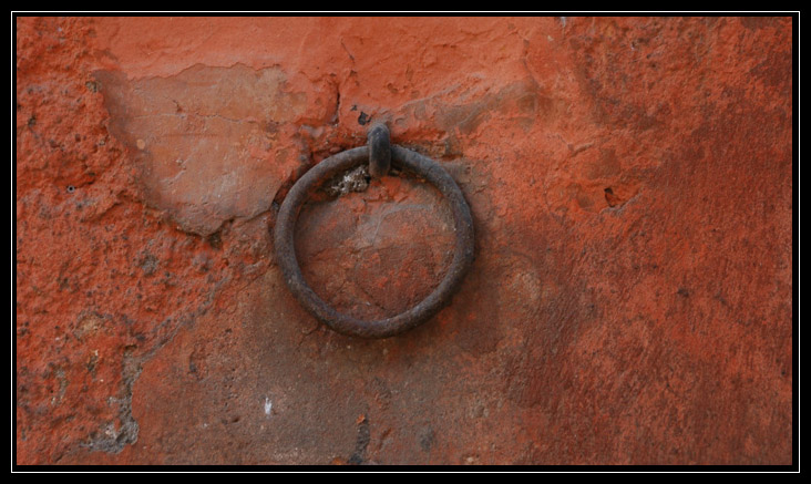 Pratica di Mare: il borgo arancione