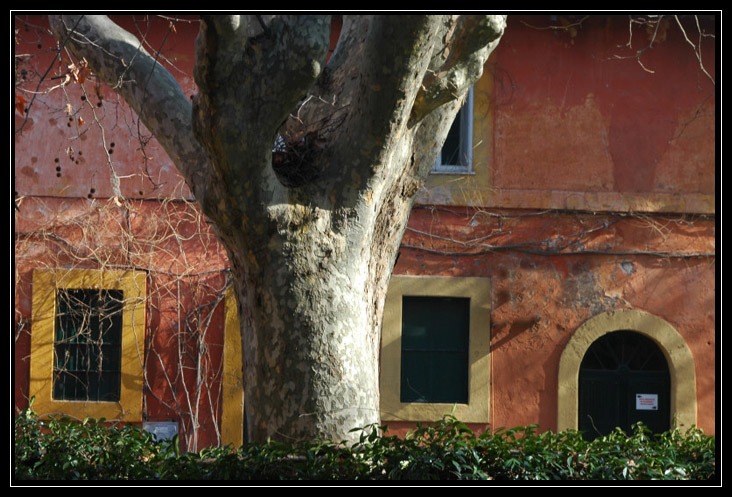 Pratica di Mare: il borgo arancione