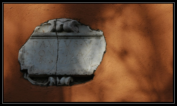 Pratica di Mare: il borgo arancione
