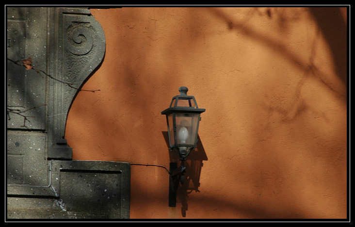 Pratica di Mare: il borgo arancione