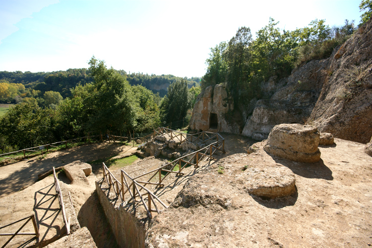 Sovana :  la Necropoli e le Vie Cave